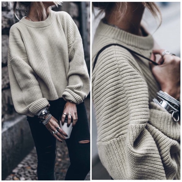 Sweaters - NEW‼️Khaki classic oversized - sweater